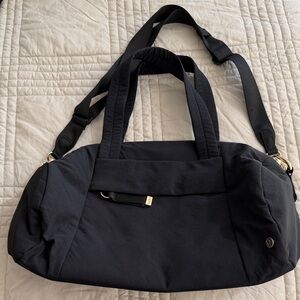 NWOT Lululemon On My Level Barrel Duffel in Black/Gold